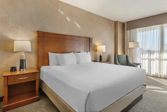 غرفة ديلوكس بسرير كينج لذوي الإعاقة، Drury Inn & Suites Phoenix Tempe 2/5