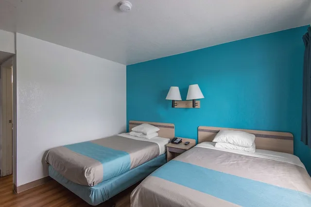 غرفة قياسية بسريرين مزدوجين لذوي الإعاقة، Motel6 Kansas City, MO - Airport 1/4