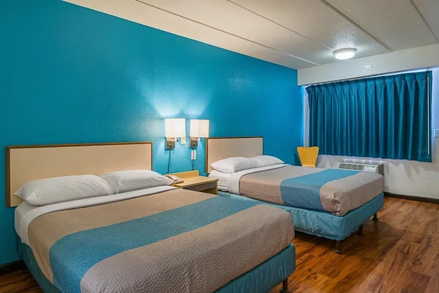 غرفة قياسية بسريرين مزدوجين لذوي الإعاقة، Motel6 Knoxville, TN - North 1/10