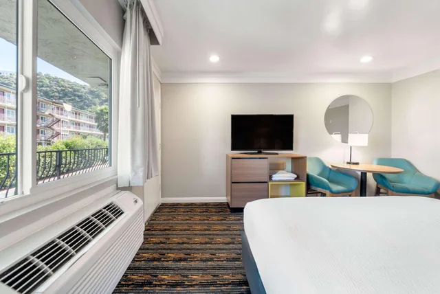 Efficiency, 2 Queen Beds، Days Inn by Wyndham San Diego Hotel Circle 3/10