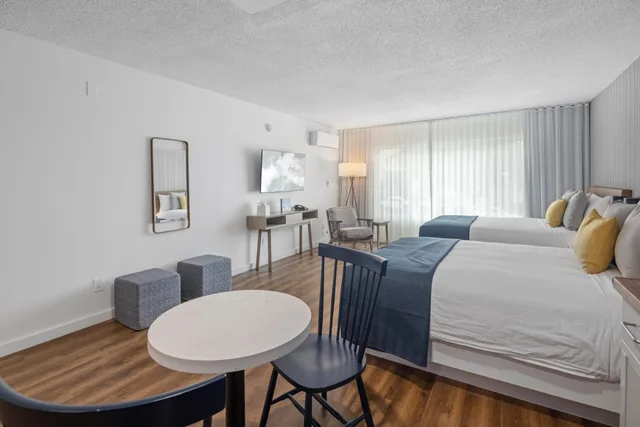 غرفة سوبيريور بسريرين كوين، Sea Harbor Hotel 5/9