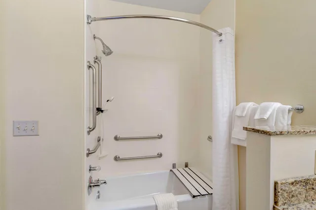 جناح، Comfort Suites Normal University Area, IL 6/6