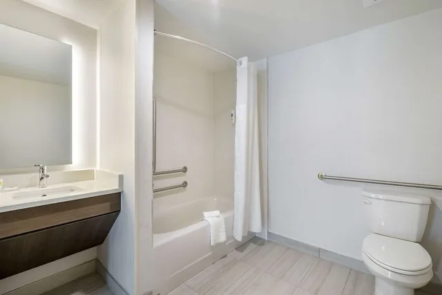 غرفة بسرير كينج لذوي الإعاقة، Comfort Inn & Suites New Port Richey Downtown District 5/5
