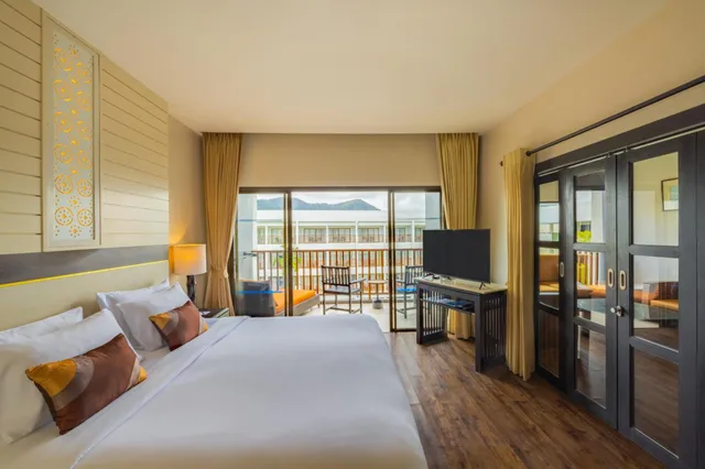 غرفة ديلوكس بسرير كينج بإطلالة على المسبح، Deevana Plaza Phuket Patong 1/10