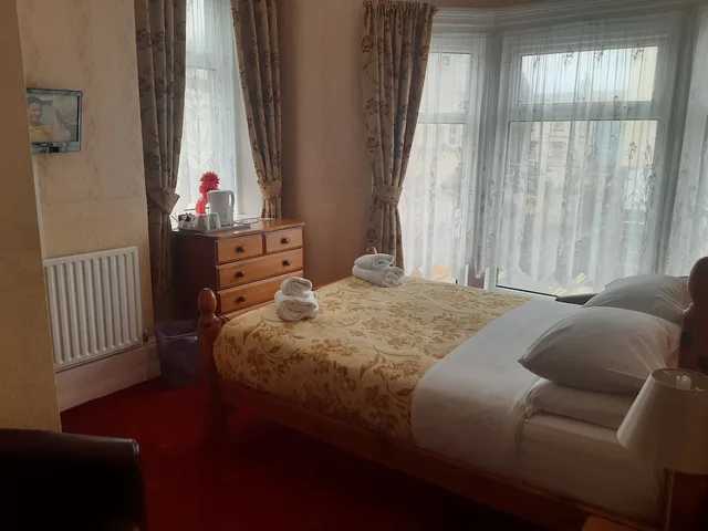 Standard, Double Bed, Wellington Hotel 2/4