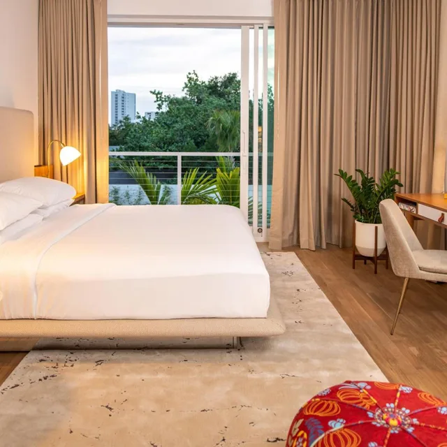 غرفة بسرير كينج بشرفة، The Sarasota Modern, a Tribute Portfolio Hotel 3/7