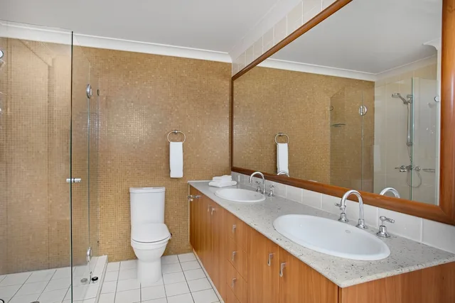 2 Bedrooms, Apartment, 2 King Beds, Esplanade View, Dual Key, Mantra Esplanade Cairns 4/6
