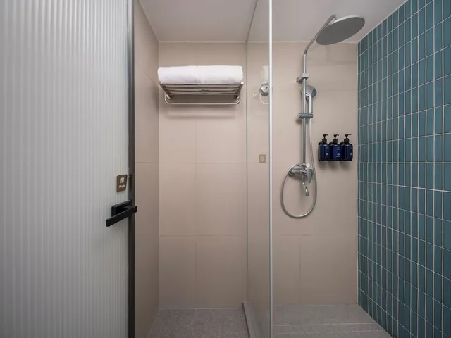 Standard, King Bed, Extra Floor Space، Holiday Inn Express Qingdao Downtown by IHG 4/5