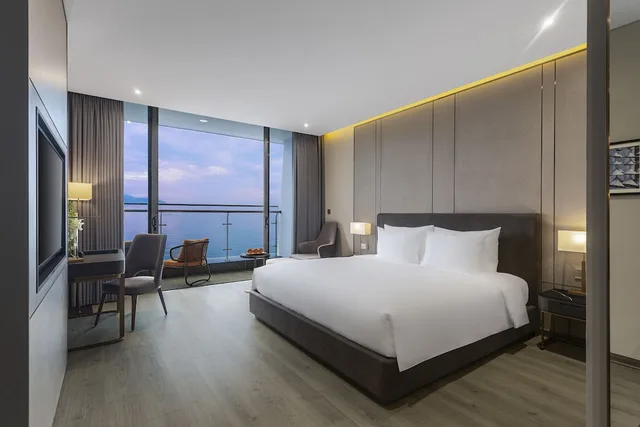 3 Bedrooms, Residence, Twin Beds, 2 King Beds, Ocean Front، Le Sands Oceanfront Da Nang Hotel 1/10