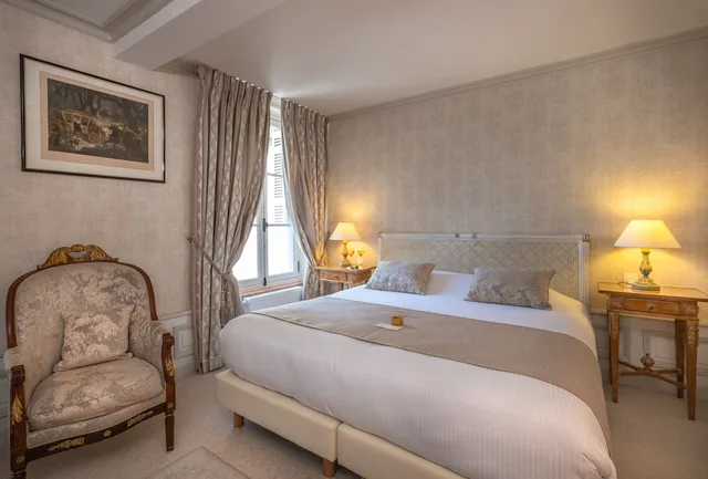 Charme, Twin Beds، Chateau de Rochecotte 1/5