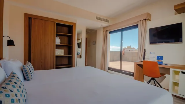 غرفة بريميوم بسريرين منفصلين بشرفة، Isla Mallorca 1/3