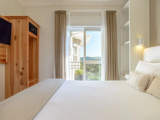غرفة حصرية بسرير كوين مع أريكة، POUSADA LA BAS SUITES DE MONTAGNE 4/10