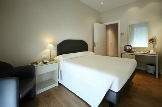 غرفة اقتصادية مفردة بسريرين منفصلين، National Hotel 2/5