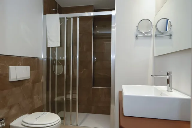 غرفة بسريرين منفصلين، Hotel Lancaster 5/6