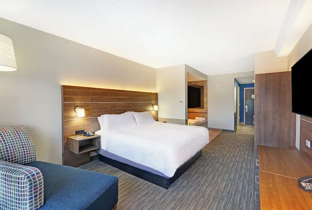 Suite, King Bed, Jetted Tub, Holiday Inn Express Hotel Suites Woodstock South 1/4