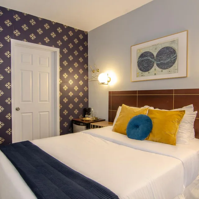 Room, Queen Bed, Hotel Dorion 3/10