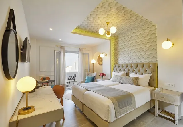 غرفة عائلية بسرير كينج وسريرين منفصلين بإطلالة على المسبح بغرفتي نوم بحوض استحمام، De Sol Hotel and Spa 7/9