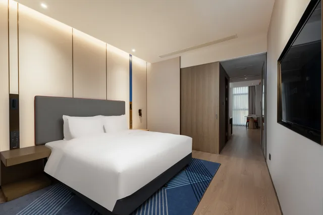 جناح بسرير كينج بمنطقة جلوس، Holiday Inn Express Suzhou Bay 1/4