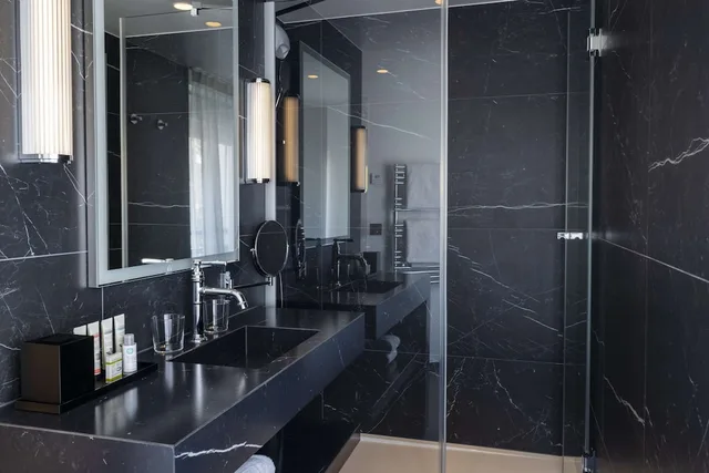 جناح بسرير كوين مع أريكة، Hotel Louis 2 3/3