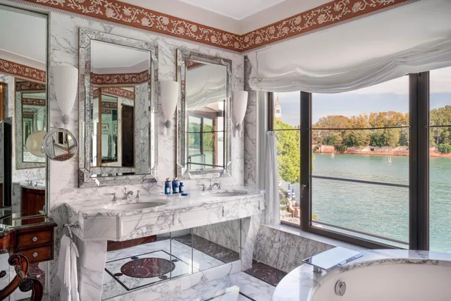 Signature, Suite, Lagoon View, Plunge Pool, Cipriani A Belmond Hotel Venice 2/2