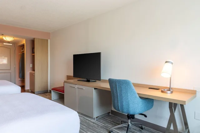 غرفة بسريرين مزدوجين، Hilton Garden Inn Portland Airport, ME 9/10