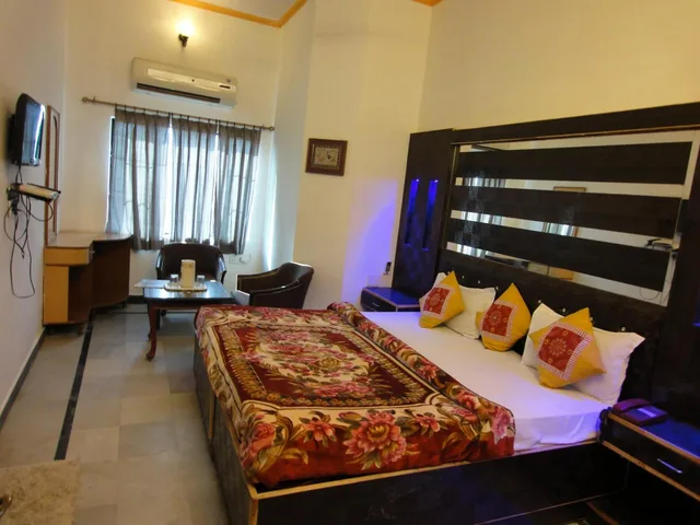 Room, Taj View، TAJ PLAZA HOTEL 1/1