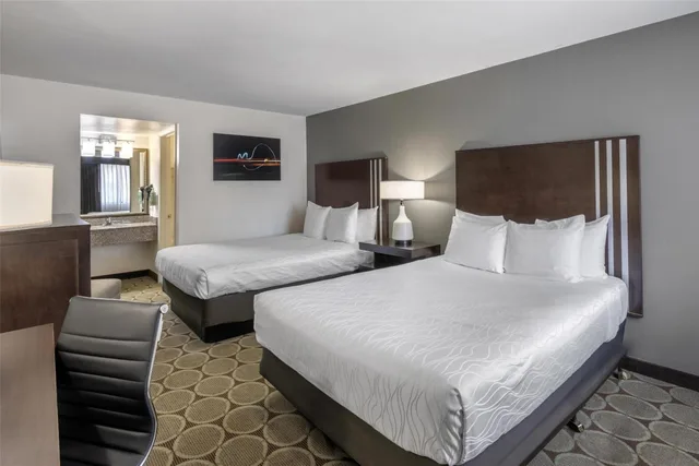 Room, King Bed, 2 Queen Beds, Best Western Pahrump Oasis 9/10