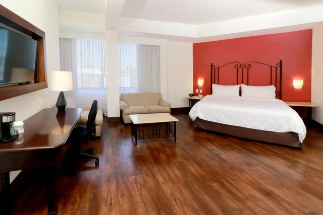 جناح بسرير كوين لذوي الإعاقة، Holiday Inn & Suites Guadalajara Centro Historico 2/9