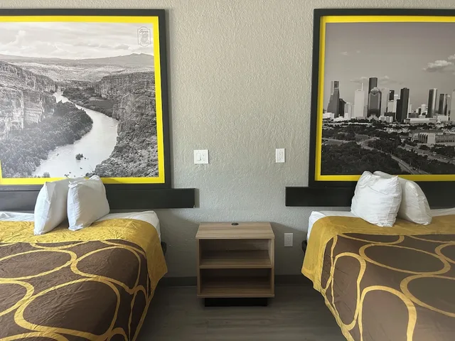 Room, 2 Double Beds, Super 8 by Wyndham Houston/Brookhollow NW 4/8