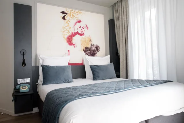 غرفة عائلية بسرير كوين وسريرين منفصلين، Hotel Des Arts Bastille 1/2
