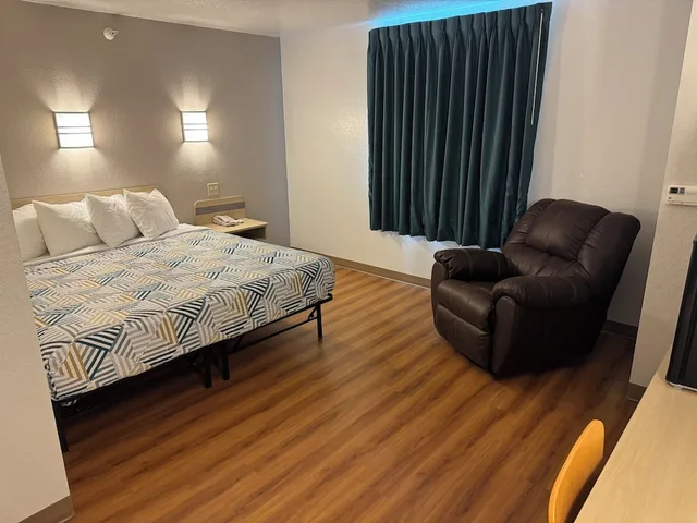 غرفة قياسية بسرير كينج، Motel6 Avoca, IA 1/5