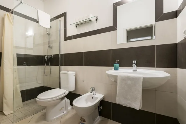 Mezzanine, 2 Bedrooms, Gallery, Apartment, Bunk Bed, 3 Beds, Private Bathroom, Sofa، Hybernska Apartments 10/10