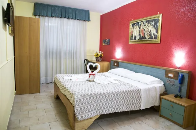 Room, Quadruple, 1 Double and 2 Bunk Beds، Hotel Martini 2/9