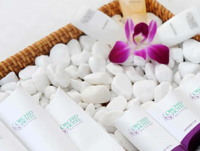 غرفة ثلاثية، Orchid Hotel 1/2