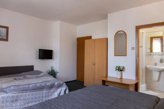 غرفة رباعية، Kanarek Hotel 2/3