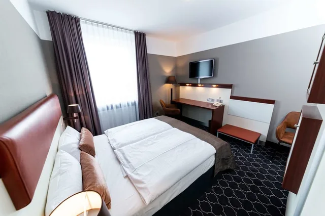 Standard, Queen Bed, Hotel Kaiserhof 5/10
