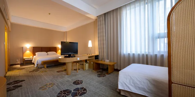 غرفة سوبيريور عائلية بسرير كوين وسرير فردي، Beijing XinQiao Hotel 1/1