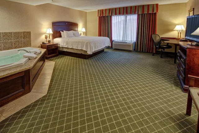 استوديو بسرير كينج، Hampton Inn Cambridge 2/2