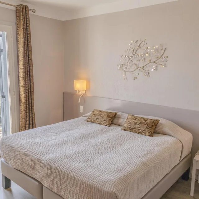 غرفة بسرير مزدوج بإطلالة على البحر، Hotel Maquis et Mer 1/5