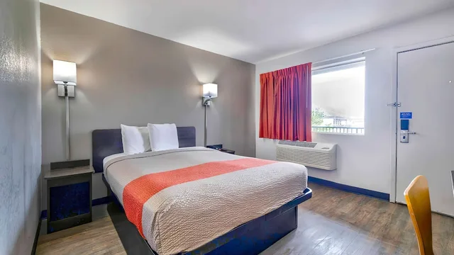 غرفة قياسية بسرير كوين، Motel6 Gallup, NM 3/5