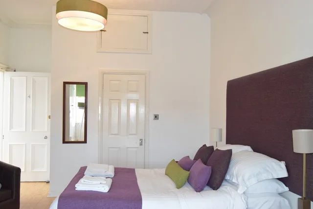 غرفة عائلية بسرير مزدوج وسرير فردي، The International Guest House 9/10