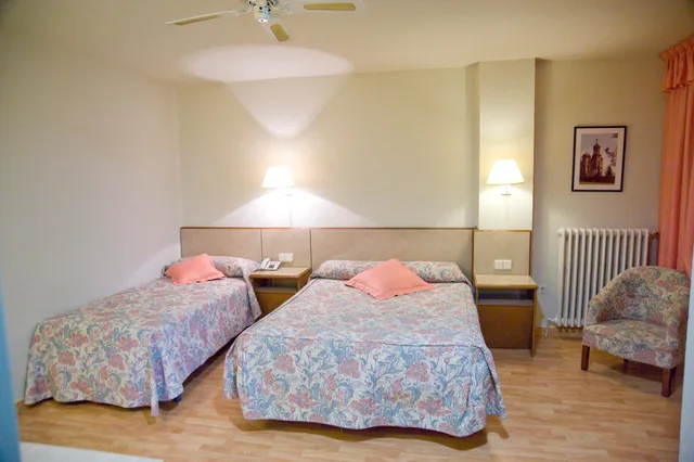 Room, Triple, Hotel Balaguer 5/8