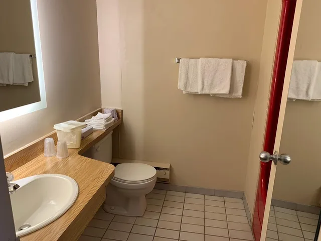 غرفة ديلوكس بسريرين كوين، Howard Johnson By Wyndham Niagara Falls 7/7