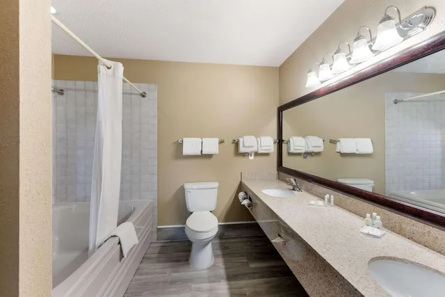 جناح بسرير كينج للمدخنين، Quality Inn Upper Sandusky OH 8/8