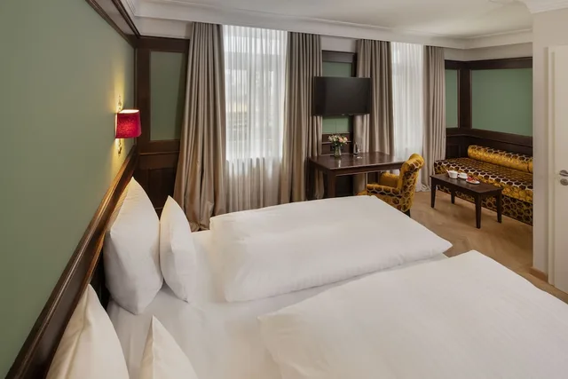 غرفة سوبيريور ثلاثية بسريرين منفصلين مع أريكة، Eden Hotel Wolff 1/6