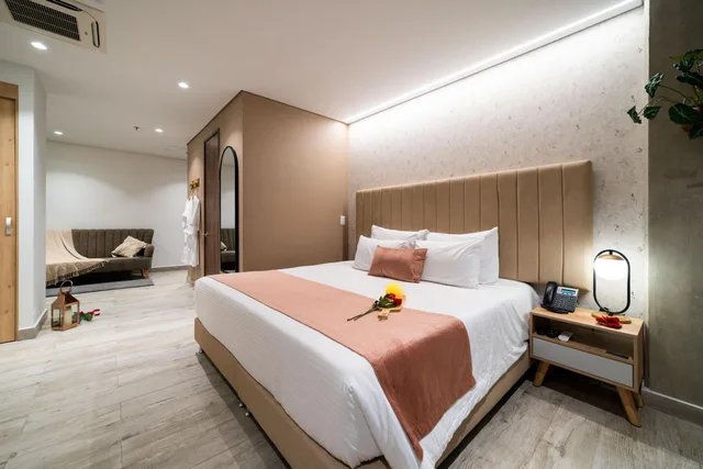 جناح بسرير كينج بشرفة بجاكوزي، Eutopiq Hotel 4/8