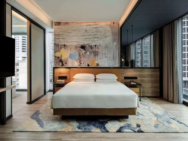 غرفة بريميوم ركنية بسرير كينج، Hyatt Centric City Centre Kuala Lumpur 2/6