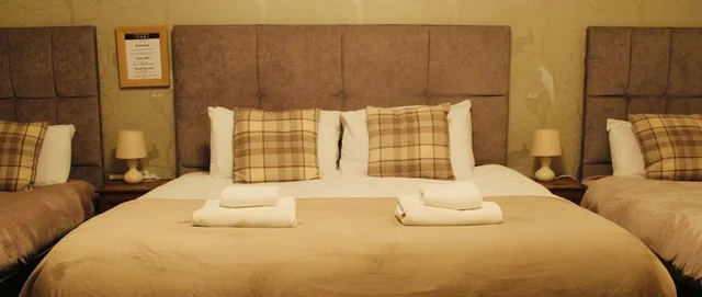 Whitethorn, Suite, King and Twin Beds، Ham And Cheese Country Inn 2/4