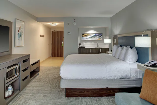 غرفة بسرير مزدوج، Hampton Inn Suites Miami Airport South Blue Lagoon 2/4