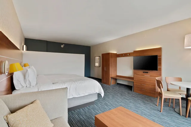 جناح عائلي بسرير كينج وسرير بطابقين مع أريكة، Holiday Inn Express Suites Orlando Lk Buena Vista Area 3/10